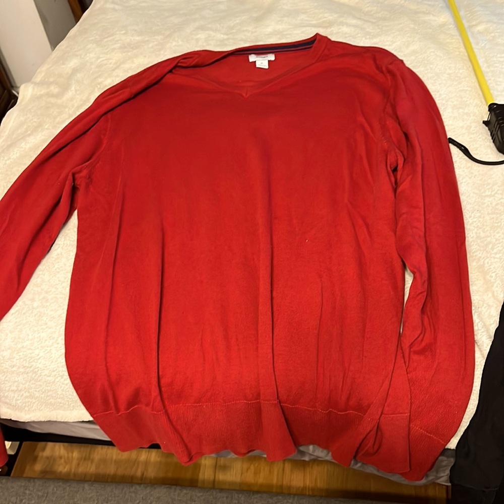 Men's lightweight XL v neck old navy sweater.